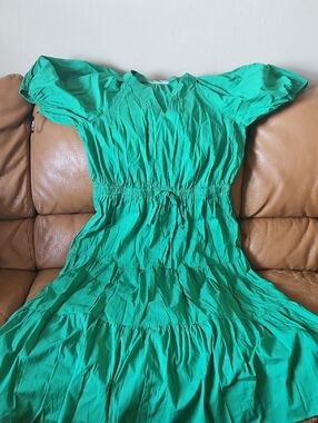 Anne Klein Emerald Green Tiered Midi Dress with Puff Sleeves